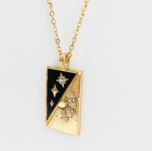 Notre collier la Dualité inspiré du tarot de Marseille est en acier inoxydable plaqué or